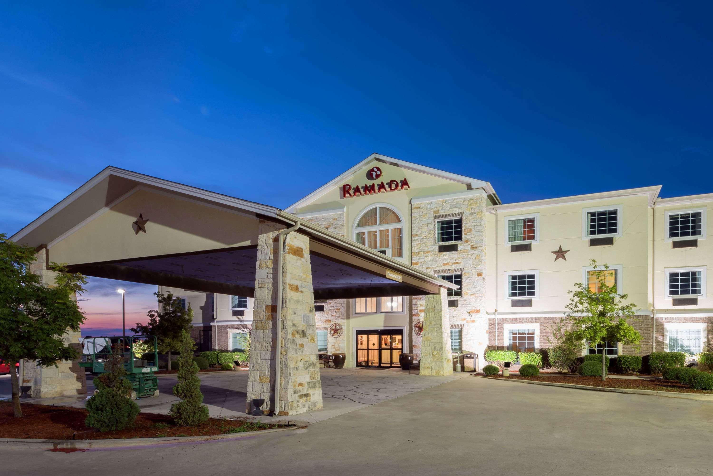 Comfort Inn & Suites Gatesville Near Fort Cavazos Extérieur photo